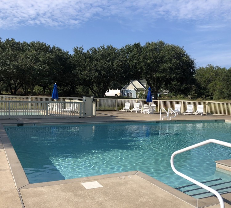 currituck-club-community-pool-photo